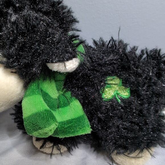Huggable Irish Friends Shamrock Sheep Ornament Shaggy Black Scarf Allied - Picture 12 of 14